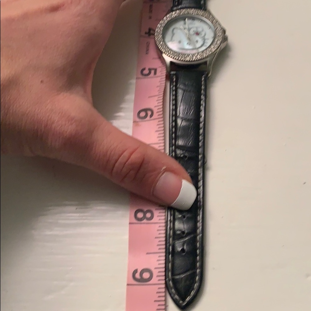Hello Kitty 🐱 Watch - Picture 2 of 5